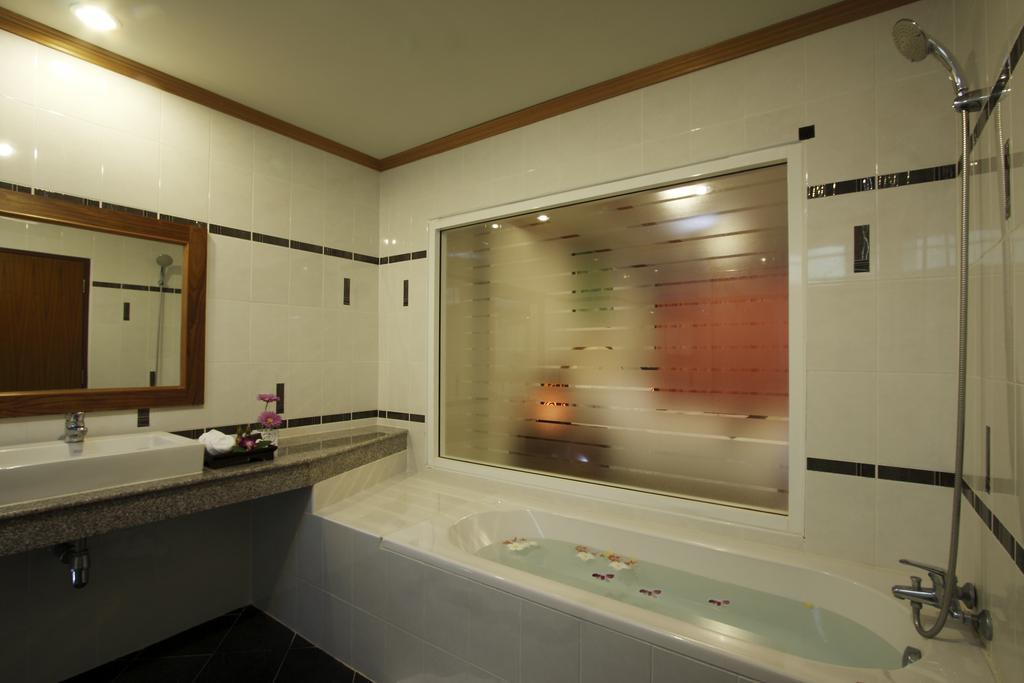 Blue Beach Club & Resort Patong الغرفة الصورة